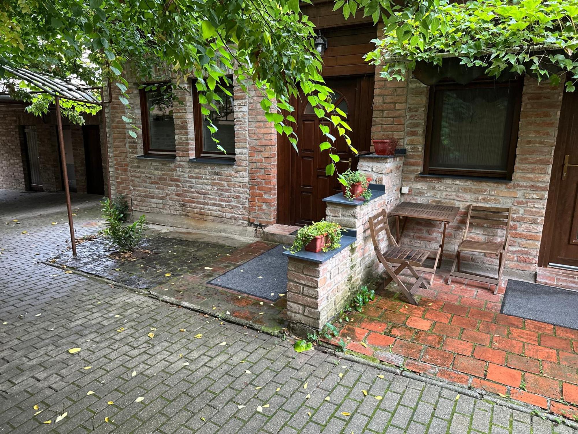 Partapartman Apartment